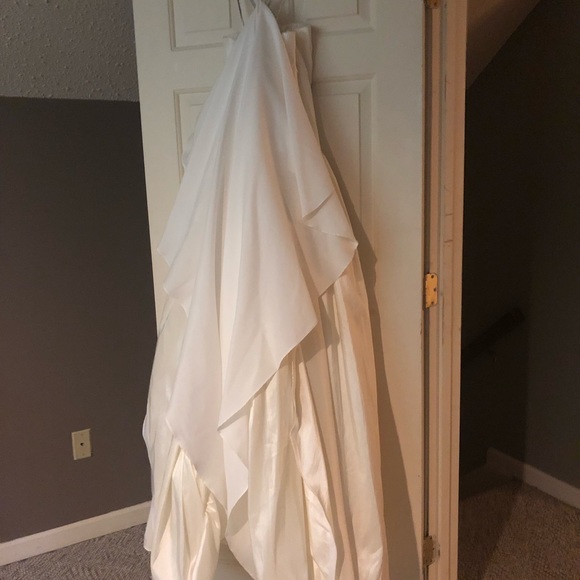 Off-White Wedding Dress - Picture 4 of 5